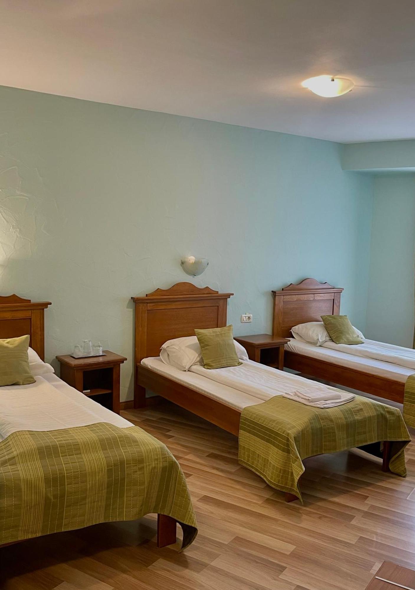 Hotel Lucy Star Клуж-Напока Экстерьер фото