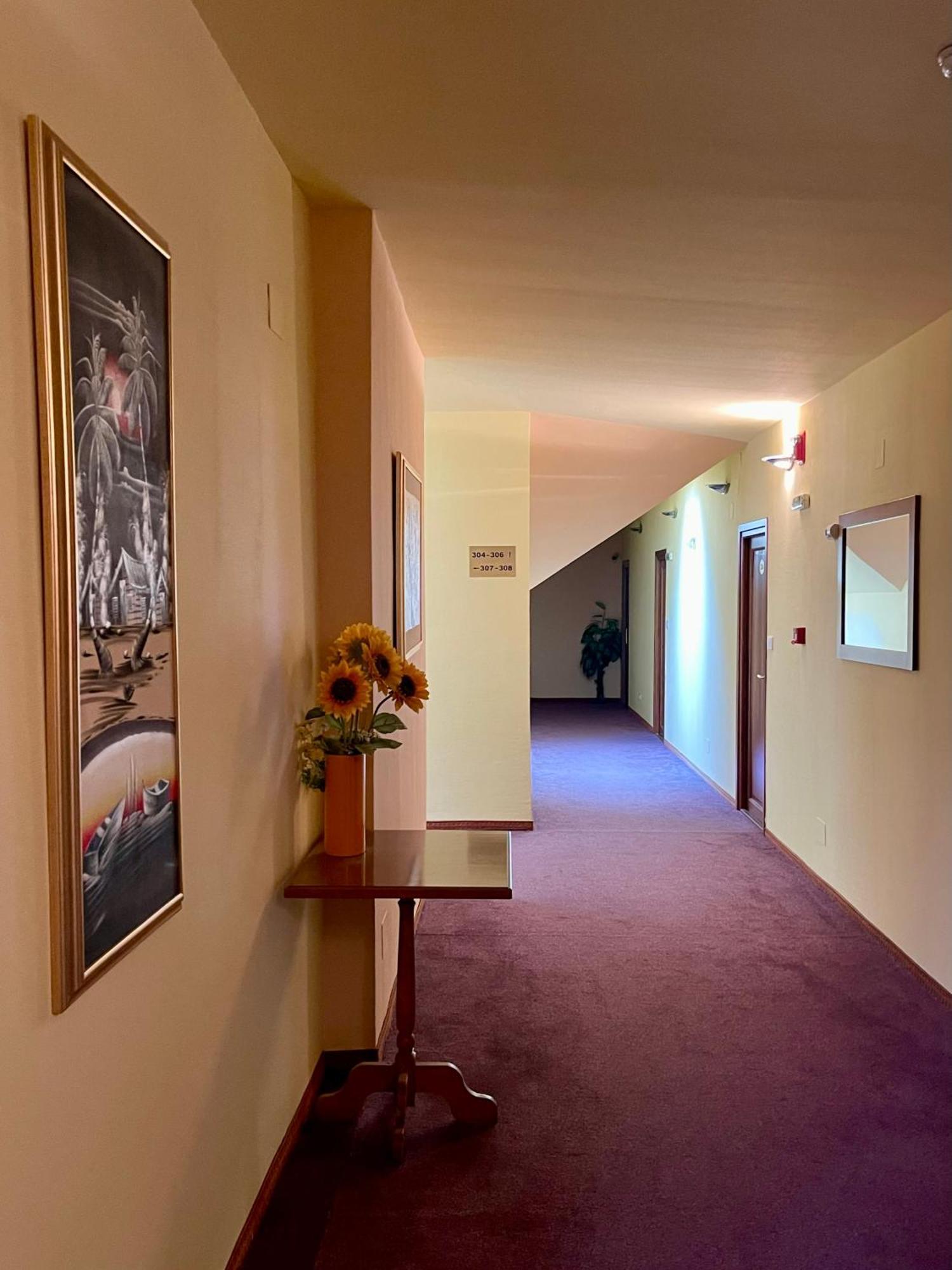 Hotel Lucy Star Клуж-Напока Экстерьер фото