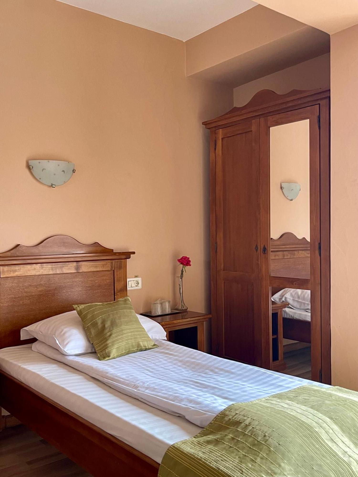 Hotel Lucy Star Клуж-Напока Экстерьер фото